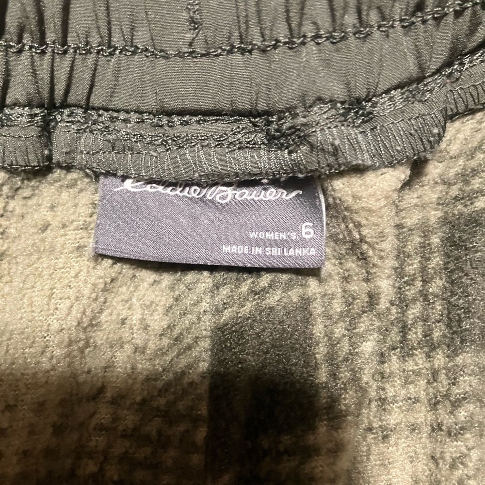 Eddie Bauer woman’s lined Pants with 3 zipped pockets. - Picture 6 of 6